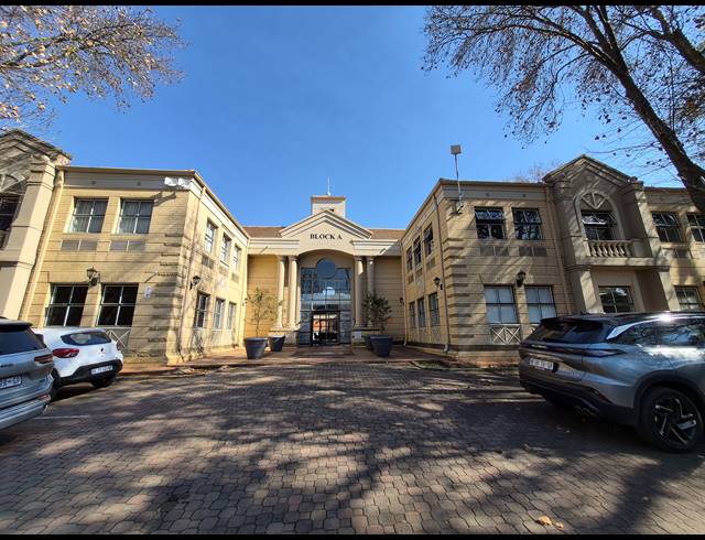 175M² OFFICE TO LET IN DUNKELD WEST